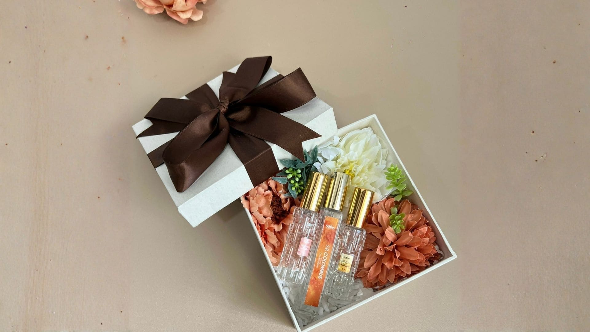 Hộp quà Tết mỹ phẩm Saras Beauty cao cấp thiết kế sang trọng