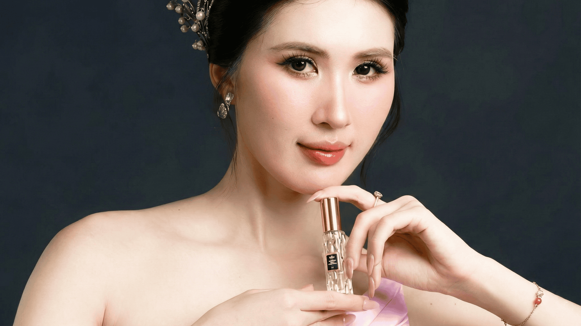 Nước hoa Saras đồng hành Hoa hậu Biển Việt Nam Toàn cầu